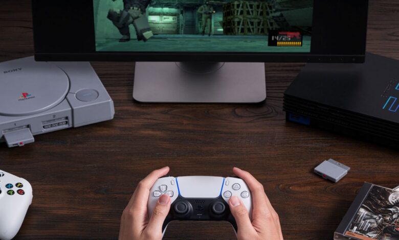 شركة-8bitdo-تطلق-جهاز-يتيح-تجربة-ألعاب-ps2-و-ps1-باستخدام-dualsense.-–-العاب-–-يلا-لايف