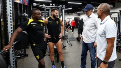 لوران-بلان-يودع-لاعبي-الاتحاد-بعد-الإقالة.-صور-–-الدوري-السعودي
