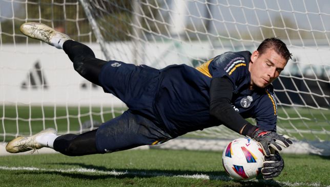 الإصابة-تضرب-حارس-ريال-مدريد-مع-منتخب-بلاده-–-الدوري-الاسباني