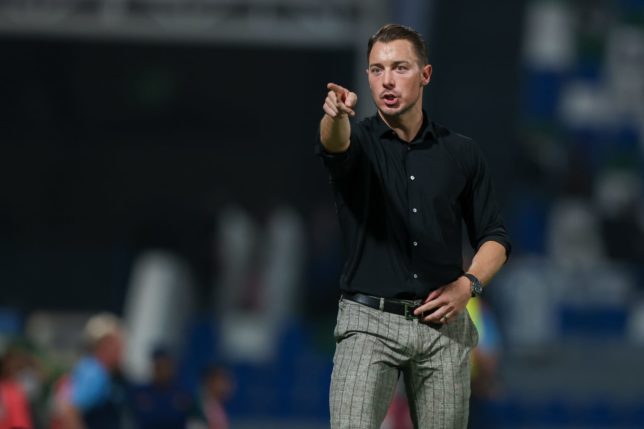 يايسله-يخير-لاعبي-الأهلي-بعد-التعادل-مع-الهلال-في-الكلاسيكو-–-الدوري-السعودي