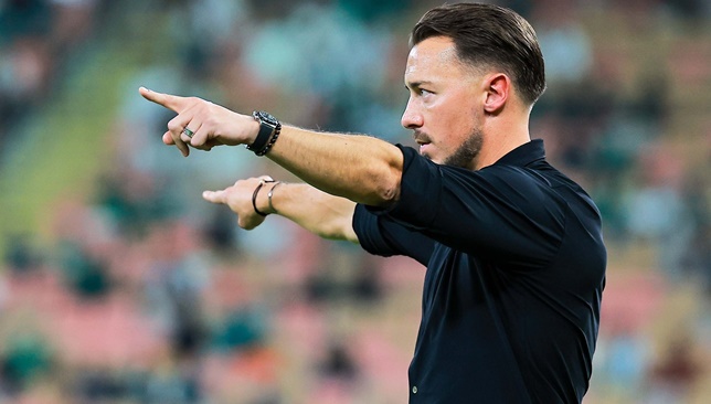 يايسله-يوضح-سر-استبدال-جالينو-ضد-القادسية-والتشكيل-أمام-الشارقة-–-الدوري-السعودي