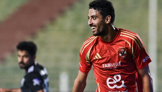 طاهر-محمد-يكيل-المديح-لثنائي-الأهلي.-“عقلية-مختلفة-وأسطورة”-–-الدوري-المصري