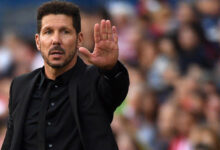 سيميوني-يدافع-عن-ألفاريز-بعد-السقوط-أمام-برشلونة-–-الدوري-الاسباني