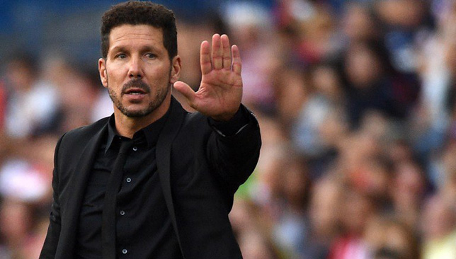 سيميوني-يدافع-عن-ألفاريز-بعد-السقوط-أمام-برشلونة-–-الدوري-الاسباني