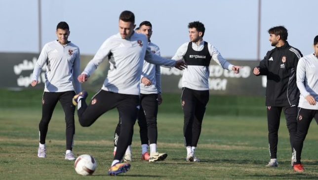 تقسيمة-كرة-قوية-في-مران-الأهلي-وتألق-خماسي-الدفاع-–-الدوري-المصري