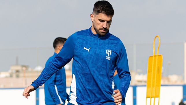 قرار-حاسم-من-الهلال-بخصوص-نيفيز-بعد-فشل-التجديد-–-الدوري-الانجليزي