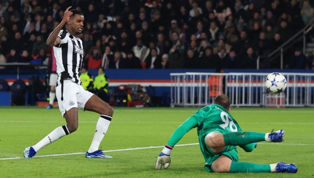 نجم-توتنهام-يعتذر-لنجم-ليفربول-إيزاك-بعد-الإصابة-المُقلقة-–-الدوري-الانجليزي