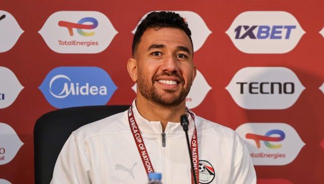 الأهلي-يطمئن-على-حالة-تريزيجيه-بعد-إصابته-ضد-بنين-–-الدوري-المصري