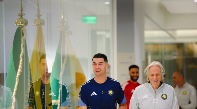 الإرهاق-يمنع-كريستيانو-رونالدو-من-مران-النصر.-والعمري-خارج-حسابات-ضمك-–-الدوري-السعودي