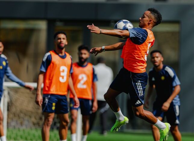 جيسوس-يستعين-بسباعي-الشباب-قبل-مواجهةأركاداغ-–-الدوري-السعودي