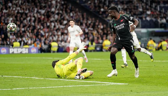 أرسنال-يُكافئ-ساكا-بعقدِ-جديد-وراتب-أعلى-–-الدوري-الانجليزي