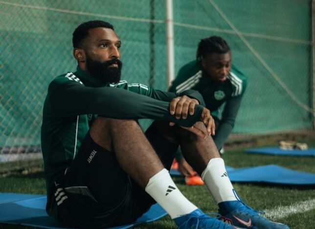 الأهلي-السعودي-يؤمن-بقاء-البريكان-بعقد-جديد-–-الدوري-السعودي