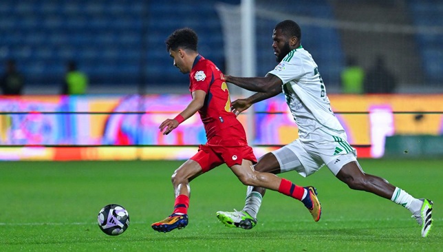 الأهلي-يتصدر-الدوري-السعودي-مؤقتًا-بفوزه-المثير-على-ضمك-–-الدوري-السعودي