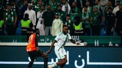 الأهلي-ينقض-على-صدارة-الدوري-السعودي-بهدف-عكسي-أمام-الرياض-–-الدوري-السعودي
