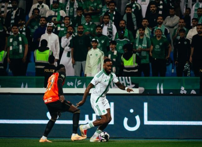 الأهلي-ينقض-على-صدارة-الدوري-السعودي-بهدف-عكسي-أمام-الرياض-–-الدوري-السعودي