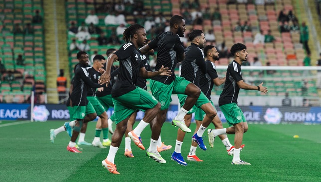 لاعب-الأهلي-يخضع-لفحص-طبي-بعد-مشاركته-مصابًا-أمام-الاتحاد-–-الدوري-السعودي