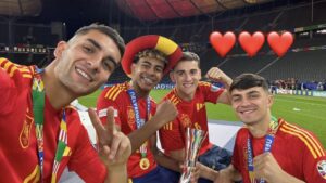 مدرب-إسبانيا-عن-نجم-برشلونة:-لاعب-مثل-الآخرين-–-عالم-الرياضة