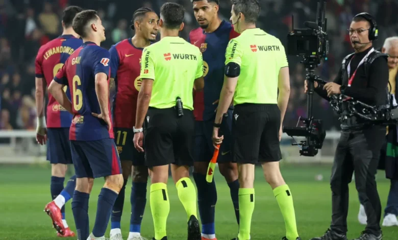 ما-عقوبة-رافينيا-بعد-سبه-لحكم-مباراة-برشلونة-وريال-بيتيس؟-–-عالم-الرياضة