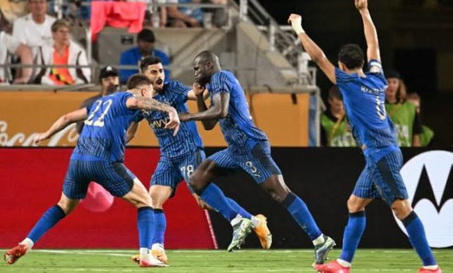 مدافع-فيورنتينا-يرفض-الانتقال-إلى-الهلال-–-الدوري-السعودي-–-عالم-الرياضة