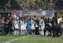 الأهلي-يفتح-الباب-أمام-جماهيره-للتصوير-مع-كأسي-النخبة-والسوبر-–-الدوري-السعودي-–-عالم-الرياضة