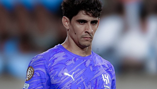 ياسين-بونو-يرفض-طلب-الهلال-ويحدد-شروطه-للتجديد-–-الدوري-السعودي-–-عالم-الرياضة