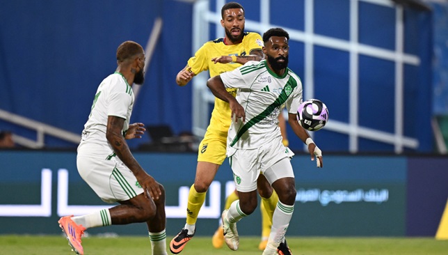 الأهلي-يتجاوز-الحزم-بثنائية-البريكان-ومجرشي.-فيديو-–-الدوري-السعودي-–-عالم-الرياضة