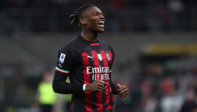 لياو-نجم-ميلان-يَتحدى-إنتر-ميلان-قبل-الديربي-–-الدوري-الايطالي-–-عالم-الرياضة