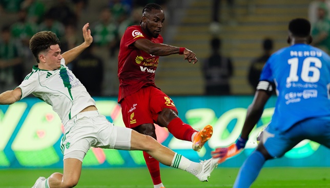 القادسية-يضرب-شباك-الأهلي-بالهدف-الثاني-وتوني-يقلص-الفارق.-فيديو-–-الدوري-السعودي-–-عالم-الرياضة