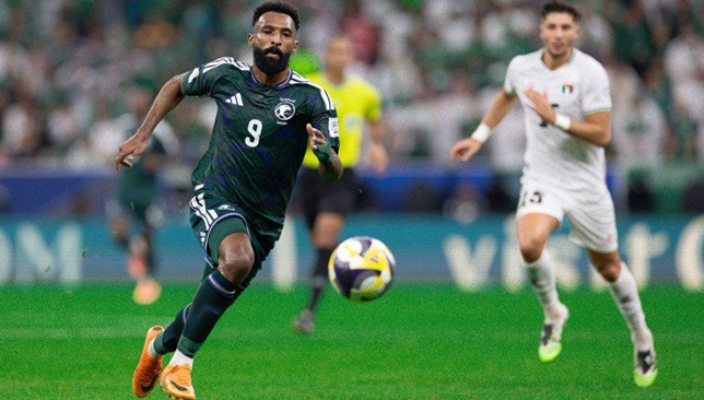 السعودية-تتقدم-بهدف-البريكان-وفلسطين-ترد-سريعًا.-فيديو-–-الدوري-السعودي-–-عالم-الرياضة