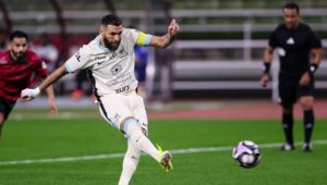 الاتحاد-ضد-الخلود.-بنزيما-يوقع-على-هاتريك-مذهل-في-الشوط-الأول-(فيديو)-–-الدوري-السعودي-–-عالم-الرياضة