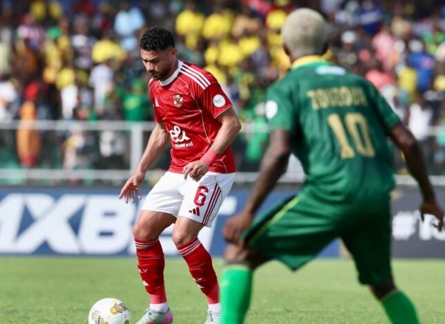 ياسر-إبراهيم-يقوي-دفاع-الأهلي-أمام-شبيبة-القبائل-–-الدوري-المصري-–-عالم-الرياضة