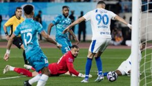 بنزيما-يتألق-ويوقع-على-أول-هاتريك-مع-الهلال-ضد-الأخدود.-شاهد-–-الدوري-السعودي-–-عالم-الرياضة