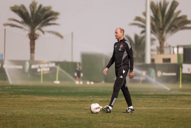 توروب-يحذر-لاعبي-الأهلي-قبل-مواجهة-شبيبة-القبائل-وتأثير-غياب-زيزو-–-الدوري-المصري-–-عالم-الرياضة