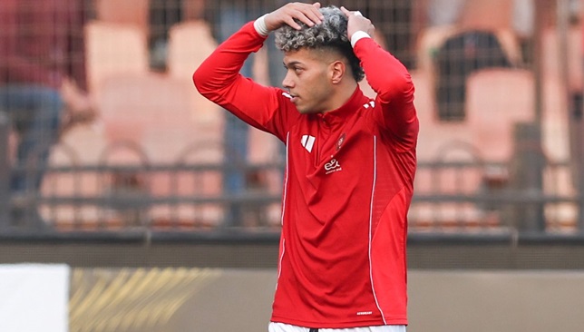 إمام-عاشور-يمتص-غضب-جماهير-الأهلي-قبل-مواجهة-الجيش-الملكي.-فيديو-–-الدوري-المصري-–-عالم-الرياضة