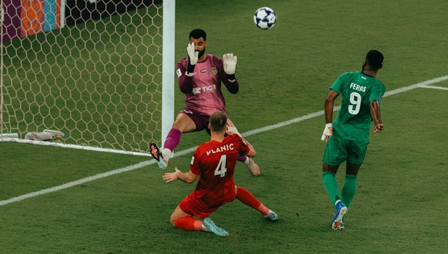 أهلي-جدة-يضرب-شباب-الأهلي-بثلاثية-في-شوط-مثير.-الهدف-الثاني-لا-يُصدق-–-الدوري-السعودي-–-عالم-الرياضة