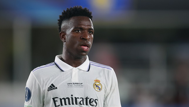 أسطورة-بنفيكا-يدافع-عن-فينيسيوس:-ما-حدث-كان-عملاً-عنصريًا-وأشعر-بالخجل-–-الدوري-الاسباني-–-عالم-الرياضة