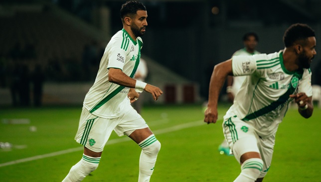 رياض-محرز-يكتب-أرقامًا-مرعبة-في-سجله-مع-الأهلي-–-الدوري-السعودي-–-عالم-الرياضة