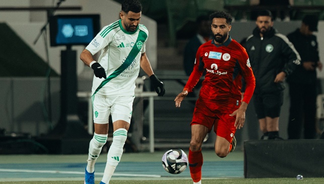 لجنة-الحكام-تكشف-ملابسات-إلغاء-هدف-ضمك-أمام-الأهلي-–-الدوري-السعودي-–-عالم-الرياضة