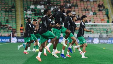 لاعب-الأهلي-يخضع-لفحص-طبي-بعد-مشاركته-مصابًا-أمام-الاتحاد-–-الدوري-السعودي-–-عالم-الرياضة