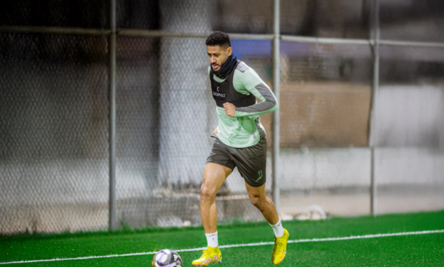 الفتح-يجهز-باتنا-لمواجهة-الهلال-بجلسات-مكثفة-–-الدوري-السعودي-–-عالم-الرياضة