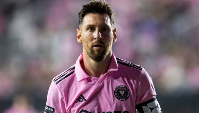 نجم-مانشستر-يونايتد-يَتجاهل-فريق-ميسي.-ما-القصة؟-–-الدوري-الانجليزي-–-عالم-الرياضة